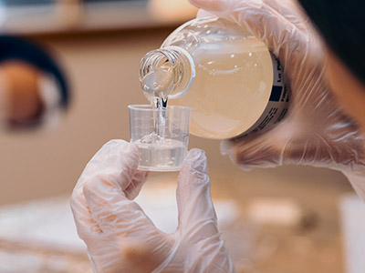 Epoxy insulating adhesive
